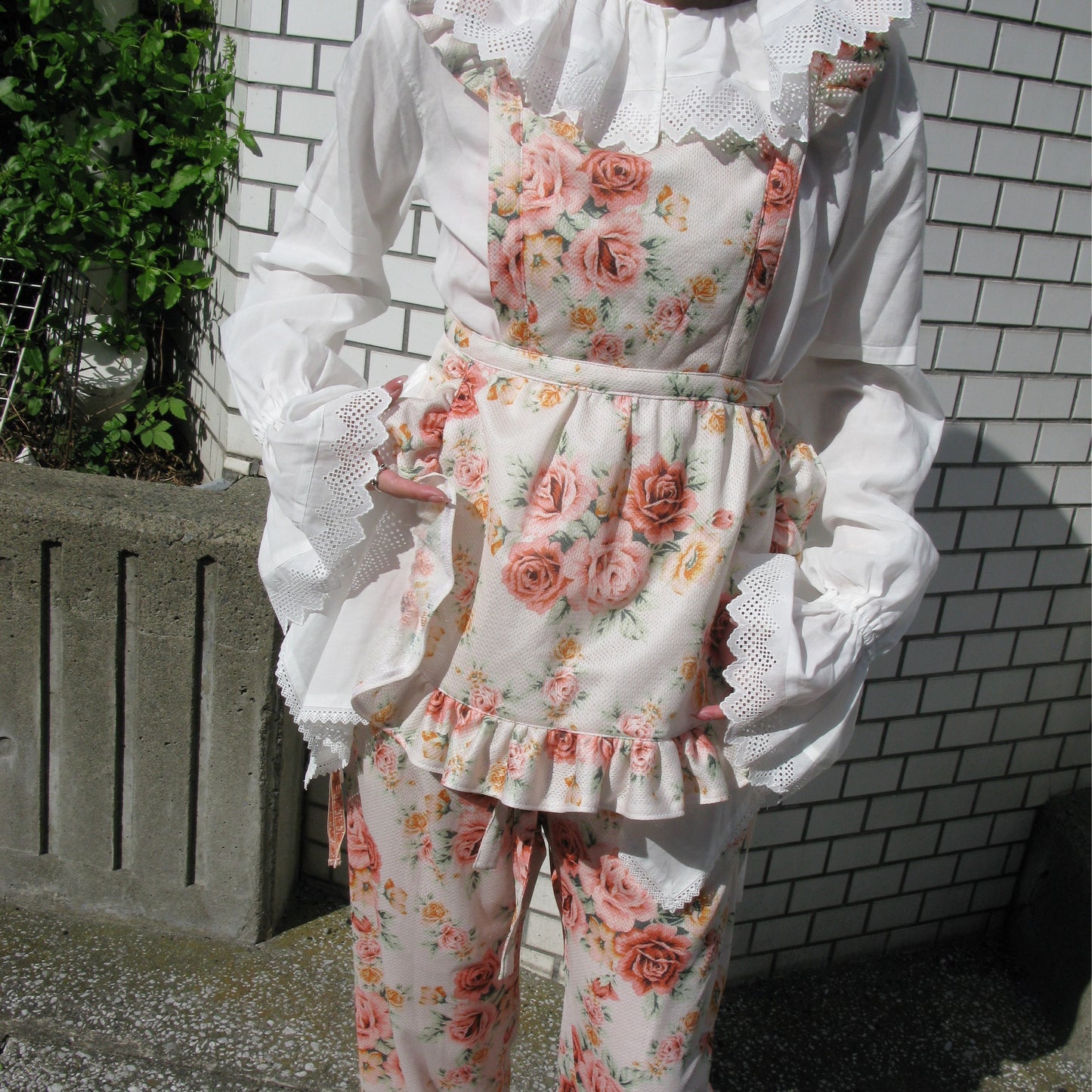 WORN FLORAL APRON / WORN FLORAL / フラワーパターンエプロン