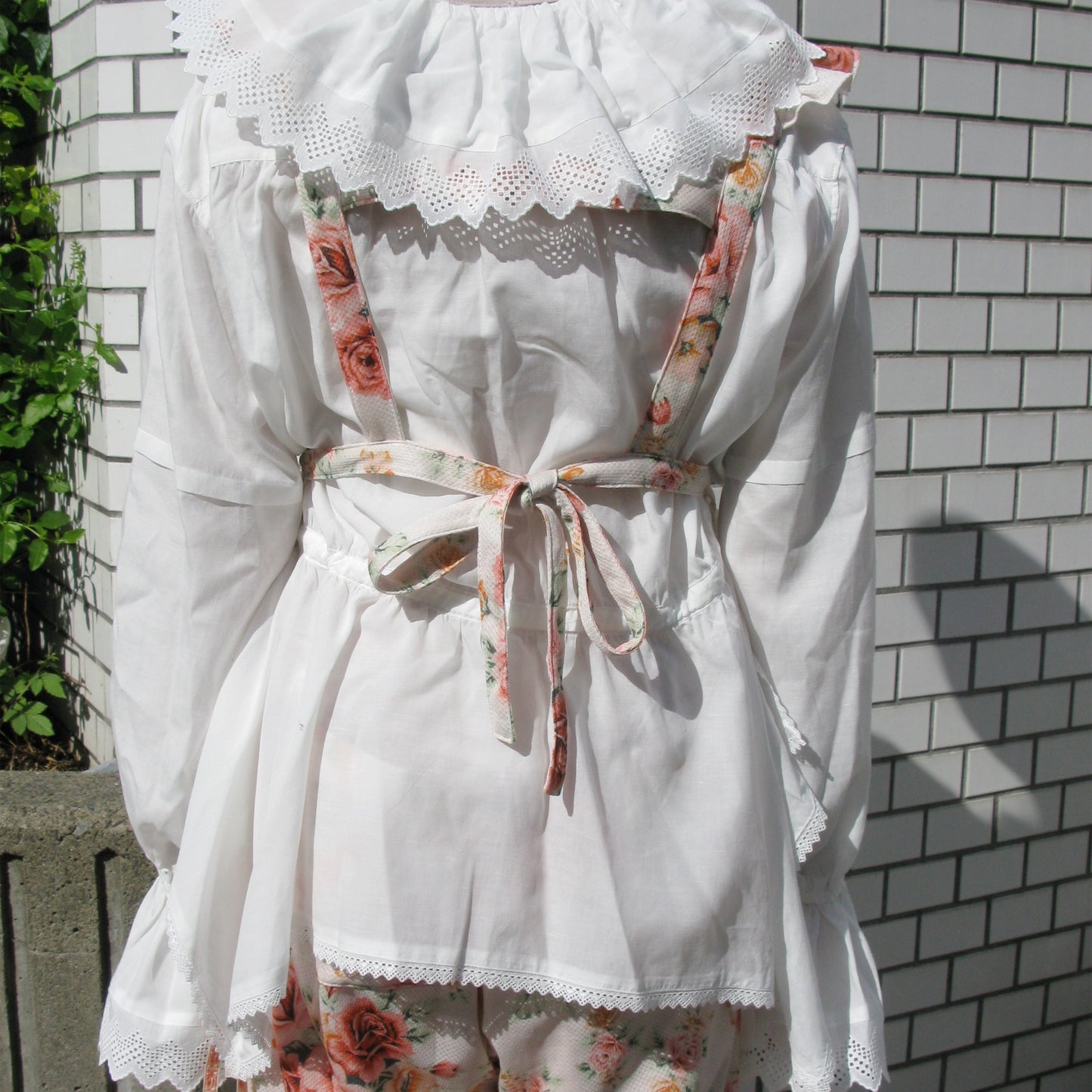 WORN FLORAL APRON / WORN FLORAL / フラワーパターンエプロン