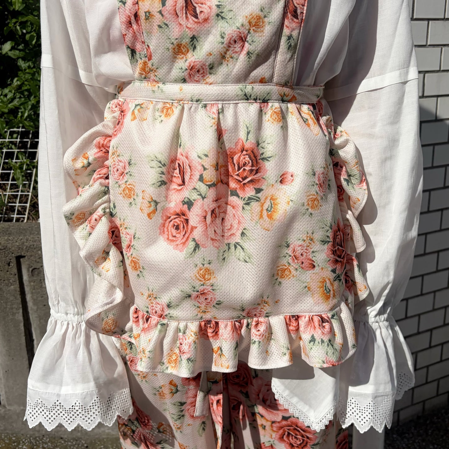WORN FLORAL APRON / WORN FLORAL / フラワーパターンエプロン