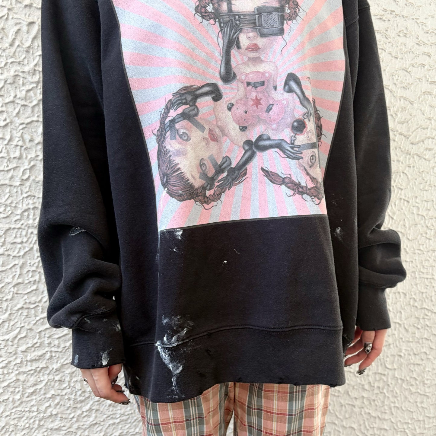 EVIL2023 PULLOVER SWEAT BIOSTONE  WASHED ARTWORK BY TREVOR BROWN / BLACK / グラフィックプリントスウェット