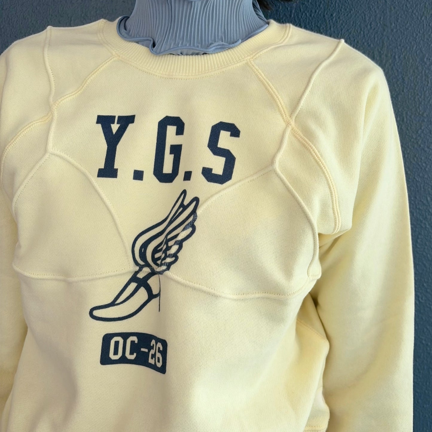 BRA CODE RAGLAN SWEATSHIRT REGULAR / CREAM / グラフィックラグランスウェット