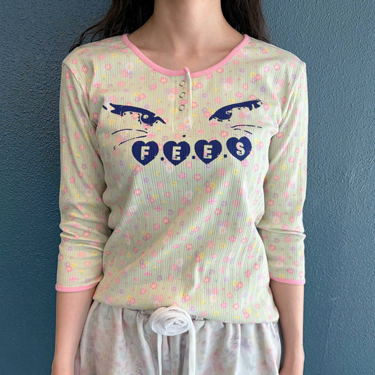 [F.E.E.S] kitty button flower top / pistachio / プリントフラワートップ