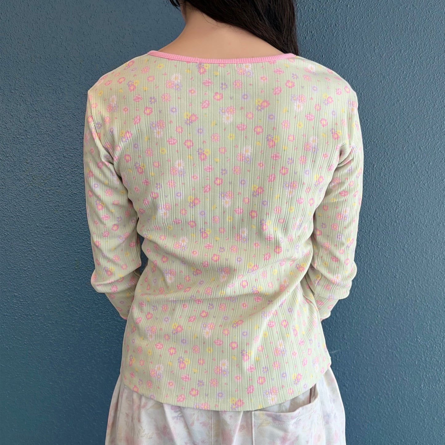 [F.E.E.S] kitty button flower top / pistachio / プリントフラワートップ