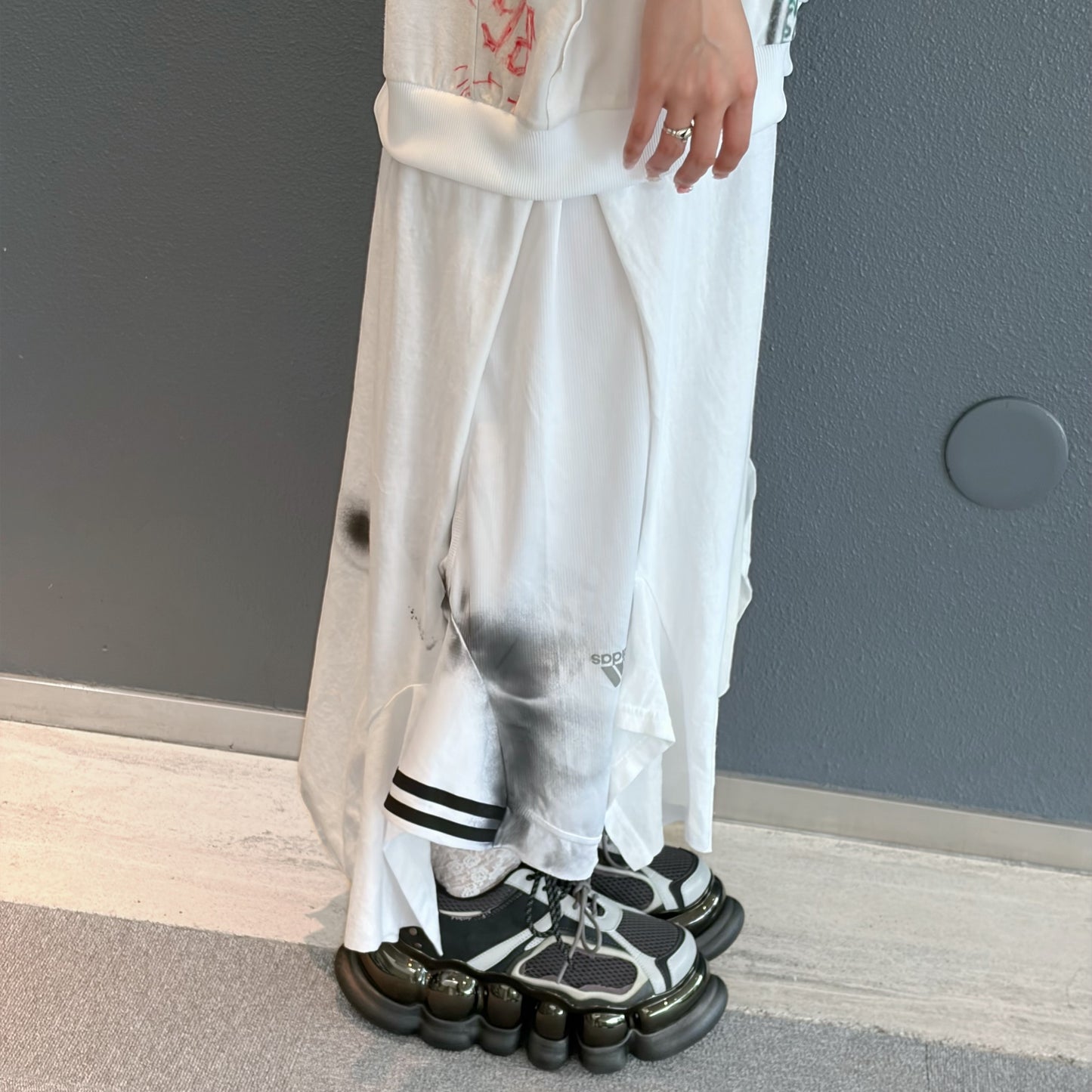 RECONSTRUCTED T-SHIRT HOODED DRESS / WHITE / ヴィンテージフードドレス