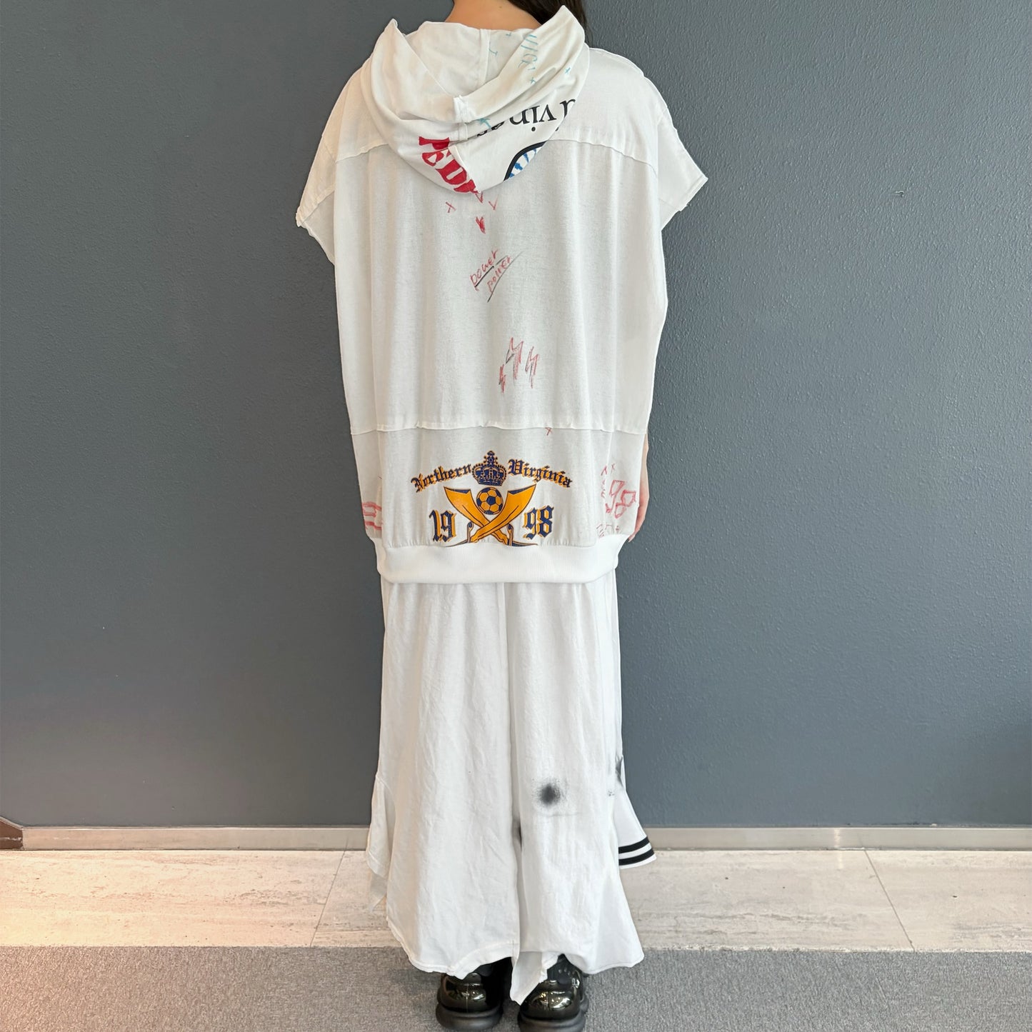 RECONSTRUCTED T-SHIRT HOODED DRESS / WHITE / ヴィンテージフードドレス
