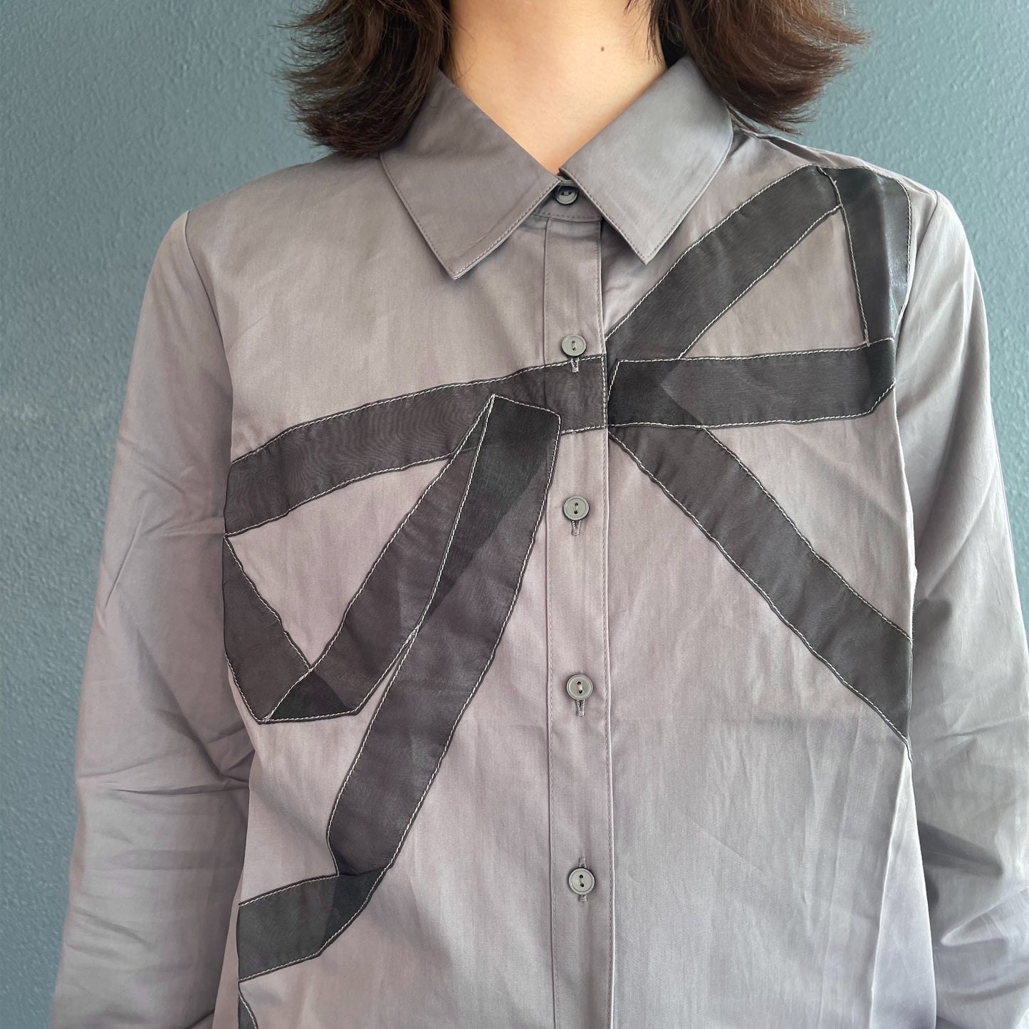 CHASE BUTTON DOWN / CHARCOAL / リボンシャツ