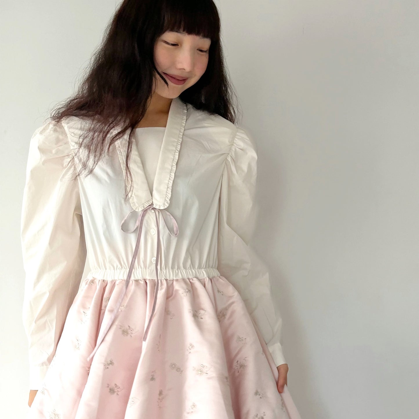 THIN COLLAR DRESS / BABY PINK / 刺繍ドレス