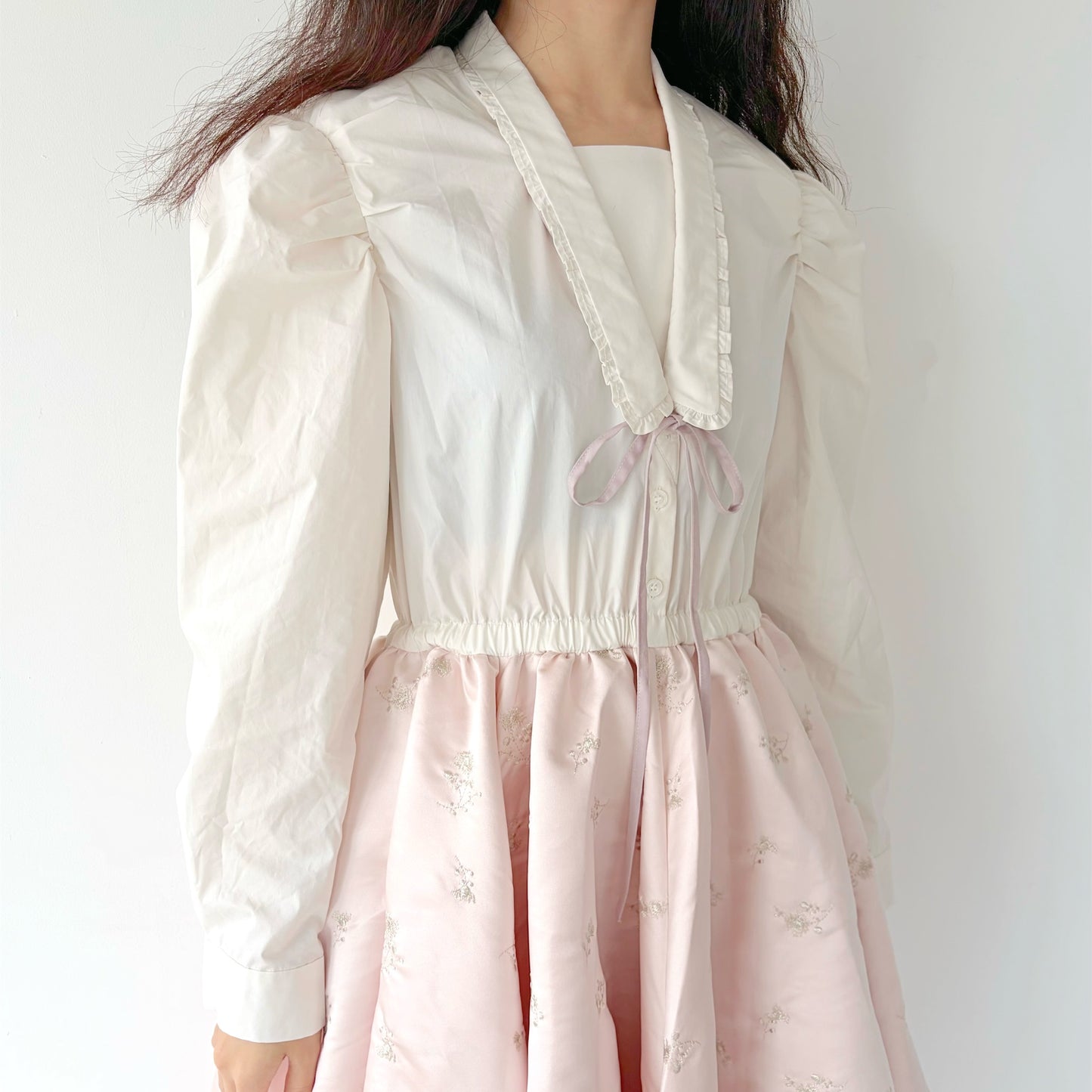 THIN COLLAR DRESS / BABY PINK / 刺繍ドレス
