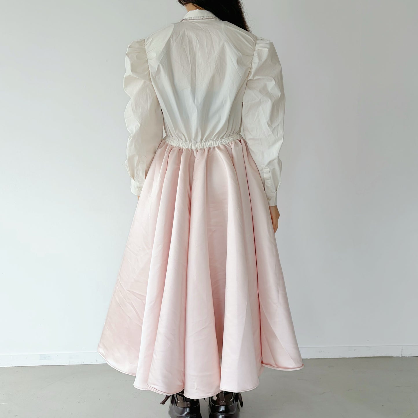 THIN COLLAR DRESS / BABY PINK / 刺繍ドレス