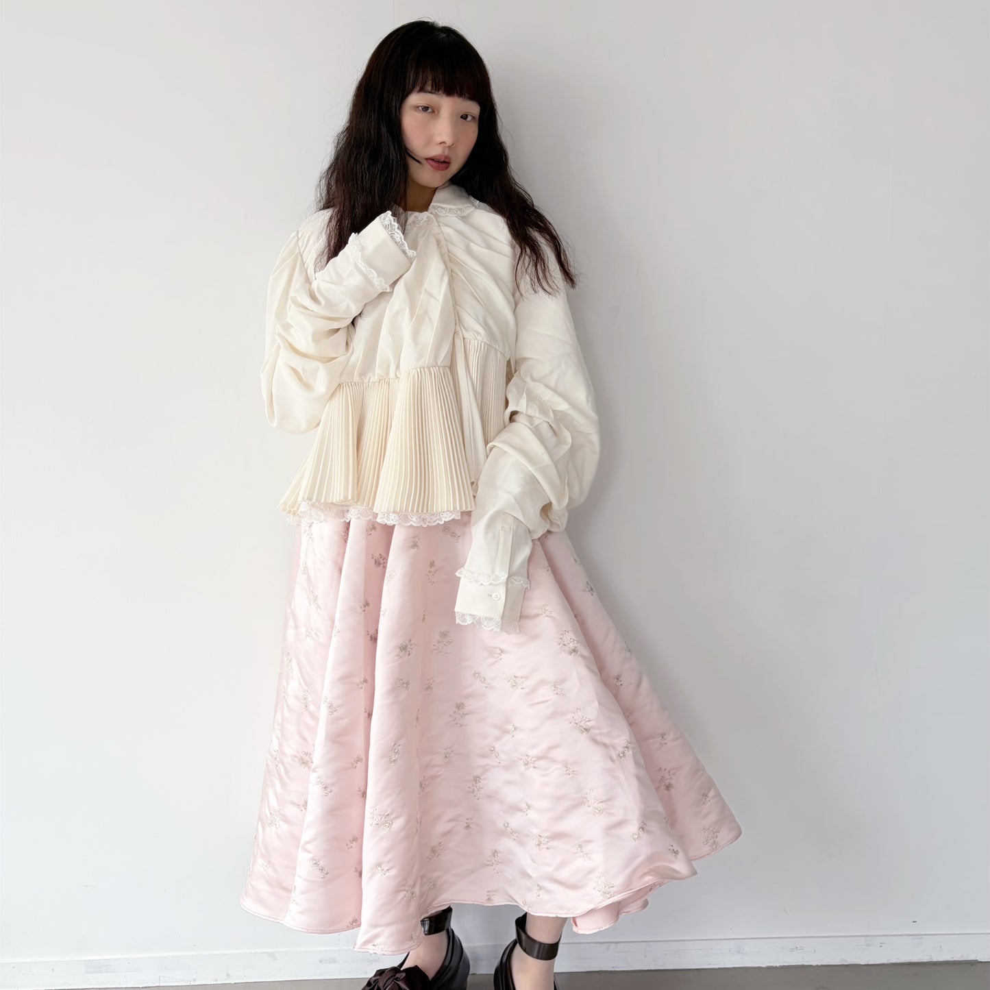 THIN COLLAR DRESS / BABY PINK / 刺繍ドレス