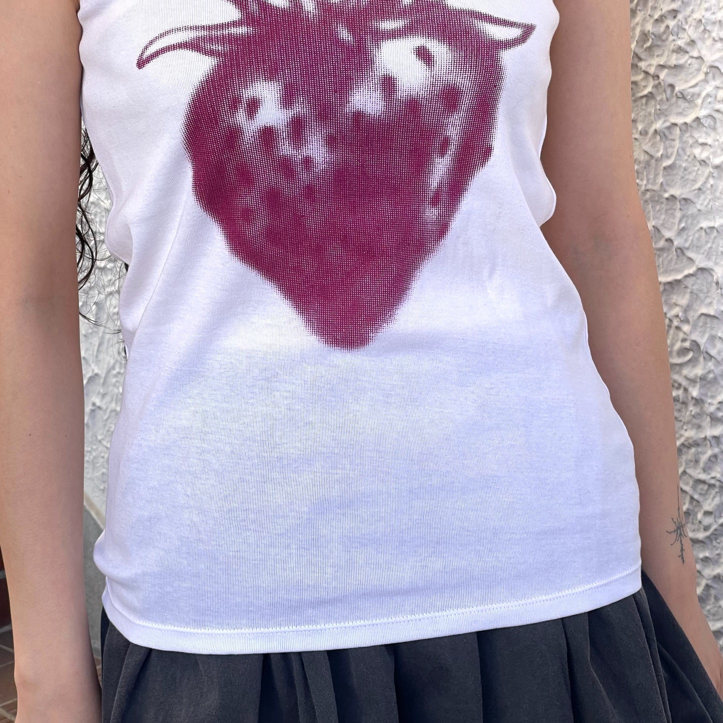 Strawberry studded tank / エアブラシTシャツ