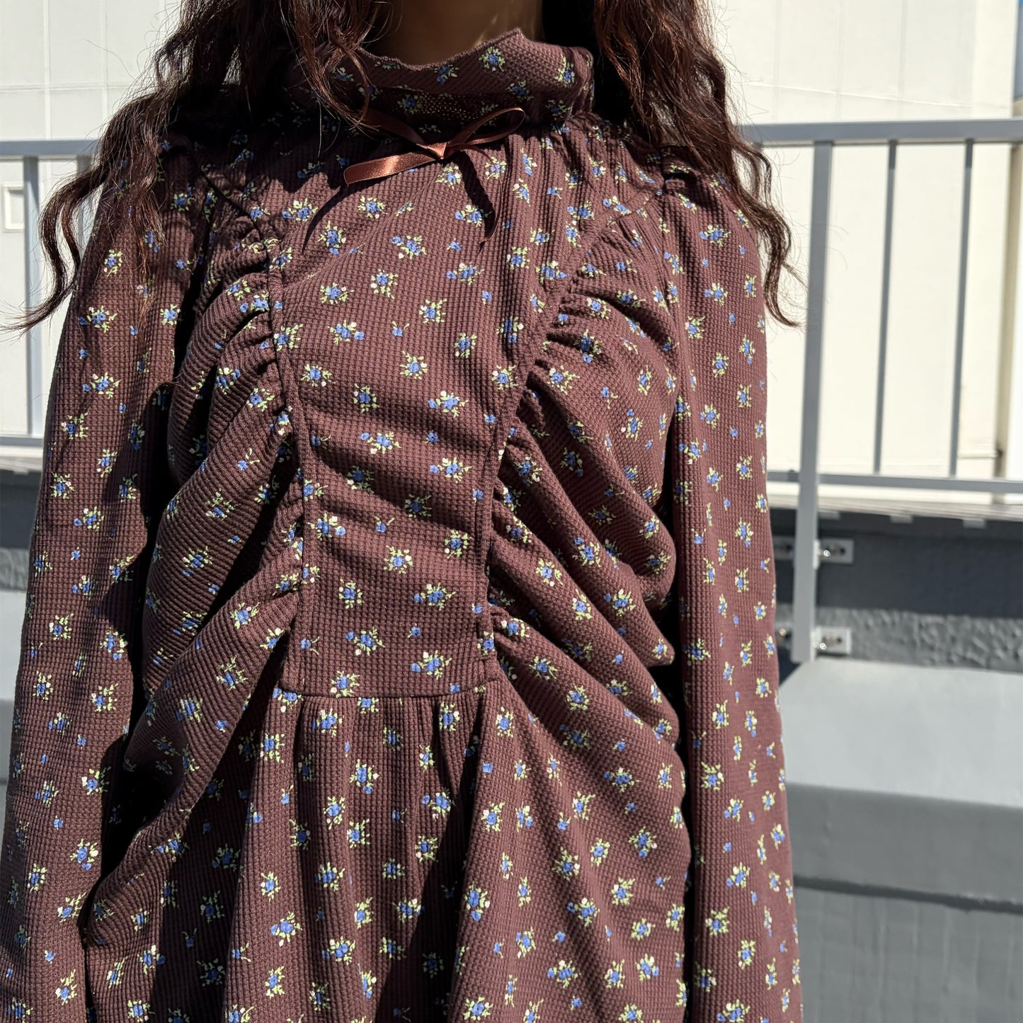 LITTLE NANA'S DRESS / BROWN / フラワーパターンギャザーミニドレス