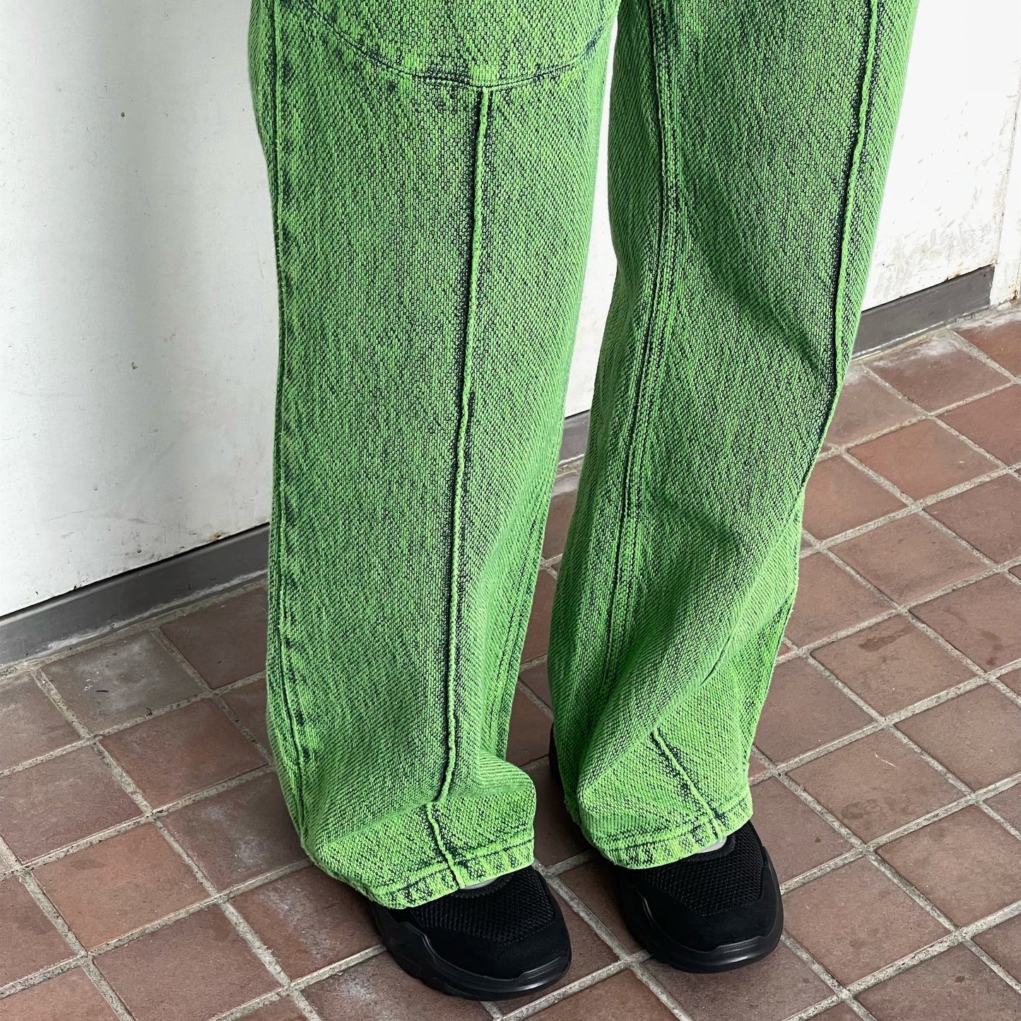 WAVE PANELLED DYED PANTS / LIME /ウェーブパネルデニムパンツ