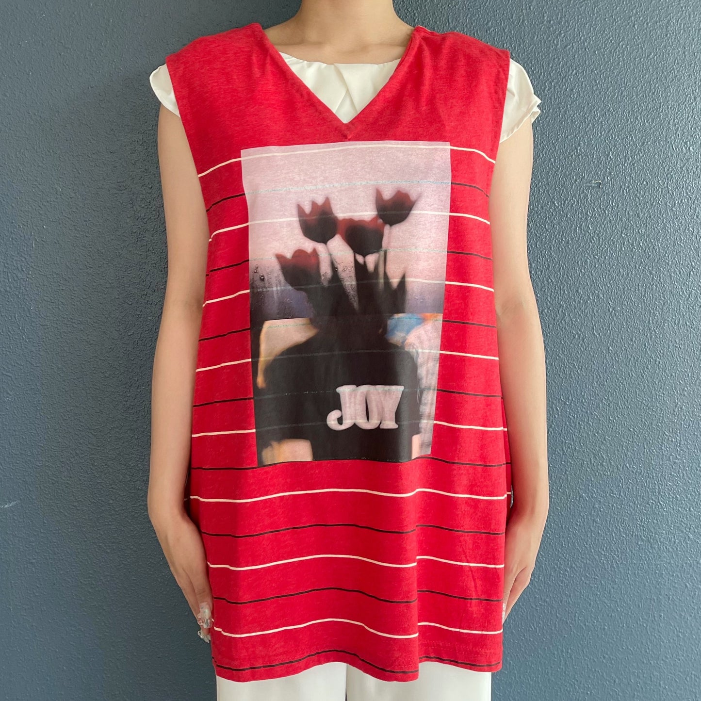 V NECK SLEEVELESS T / JOY / 2WAYグラフィックTシャツ