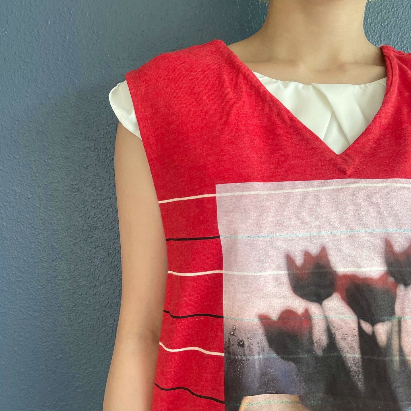 V NECK SLEEVELESS T / JOY / 2WAYグラフィックTシャツ