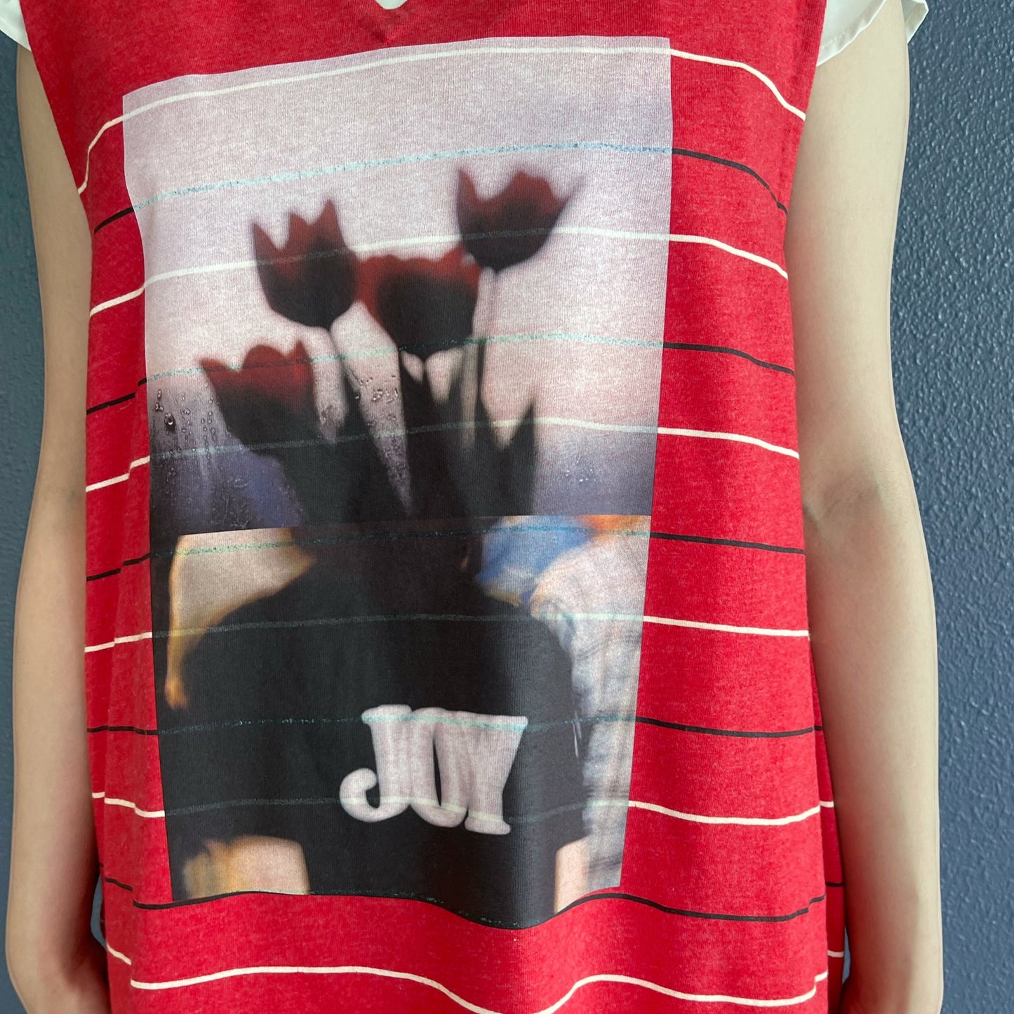 V NECK SLEEVELESS T / JOY / 2WAYグラフィックTシャツ