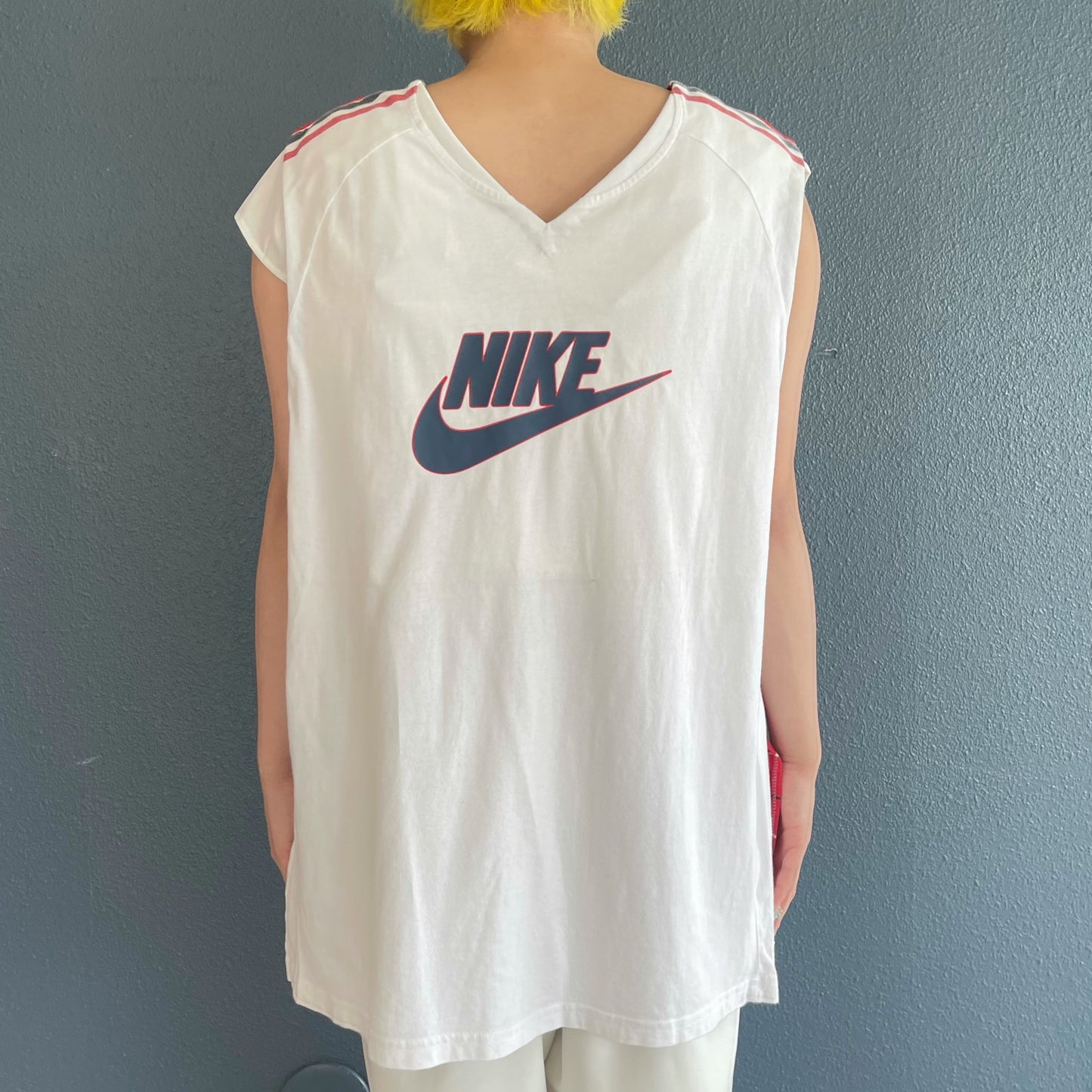V NECK SLEEVELESS T / JOY / 2WAYグラフィックTシャツ