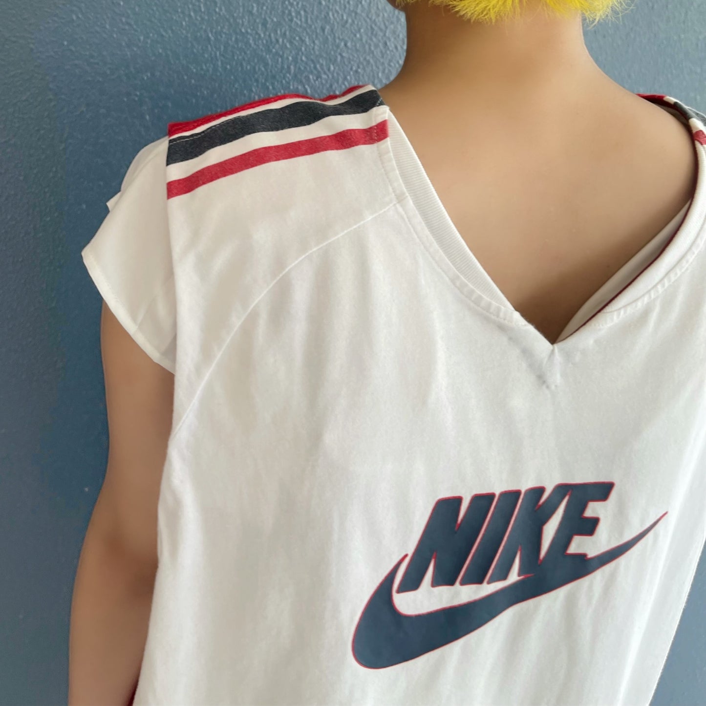 V NECK SLEEVELESS T / JOY / 2WAYグラフィックTシャツ