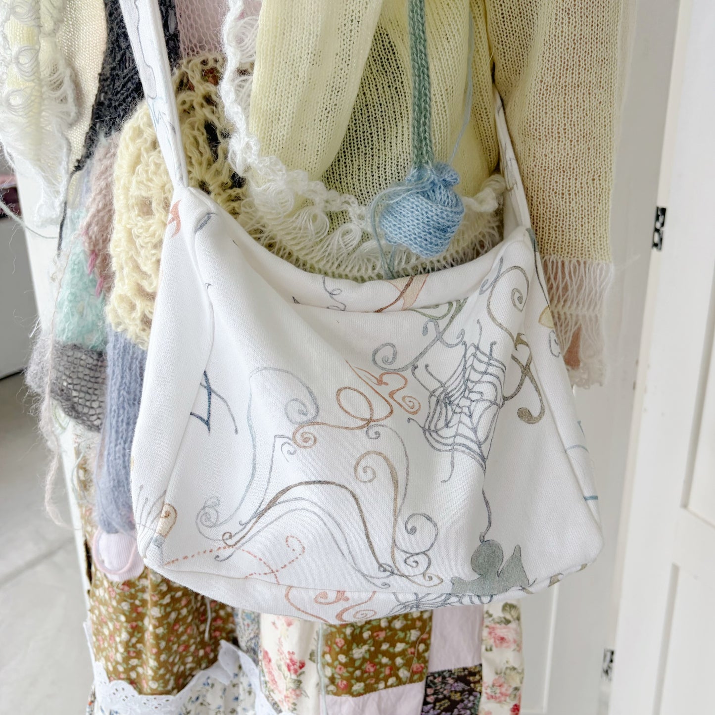 square shoulder bag / Haesun / グラフィックショルダーバッグ