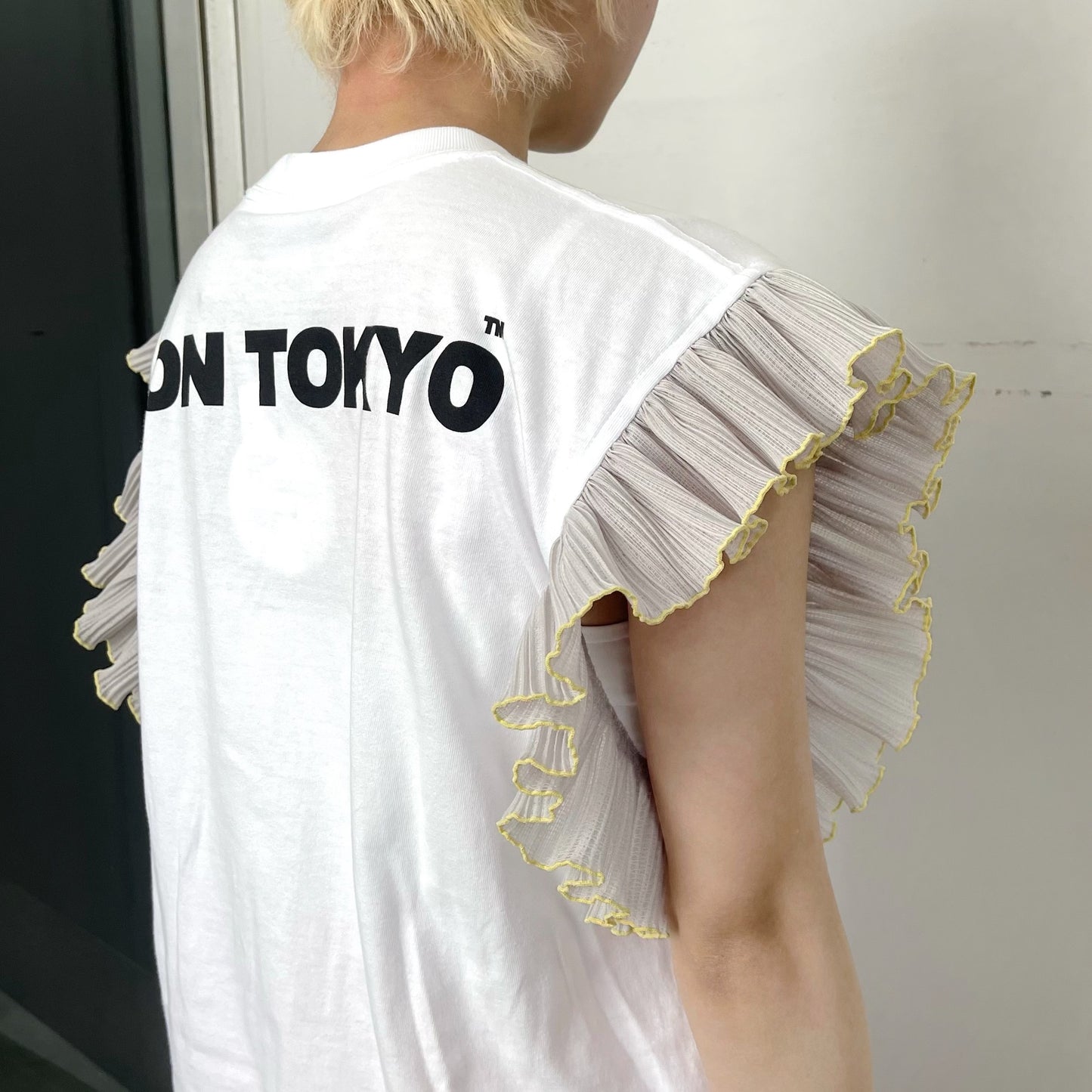 FRILL SLEEVE T-SHIRT / WHITE / フリルスリーブTシャツ | シープ