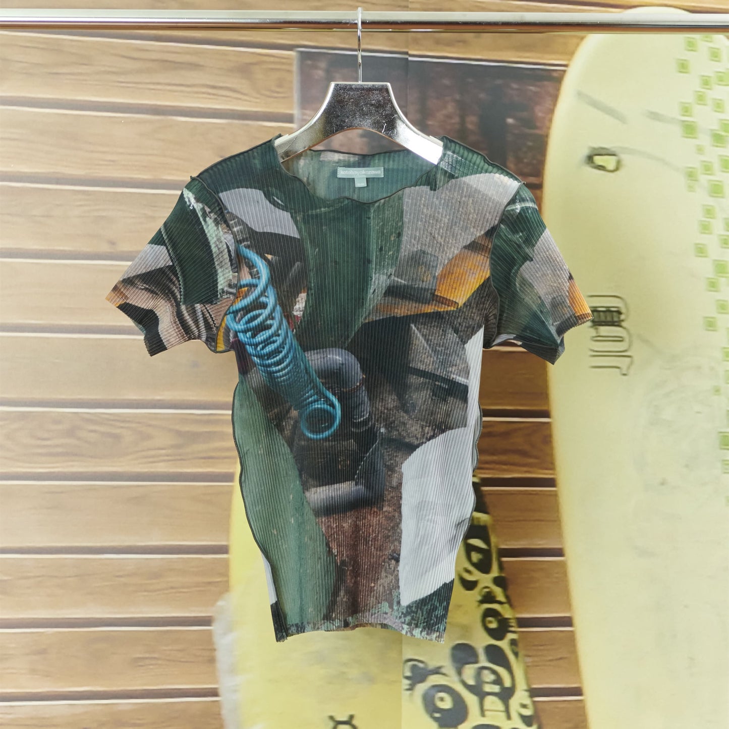 SHEER GRAPHIC TOP / MOSS DRUM / シアーグラフィックトップ