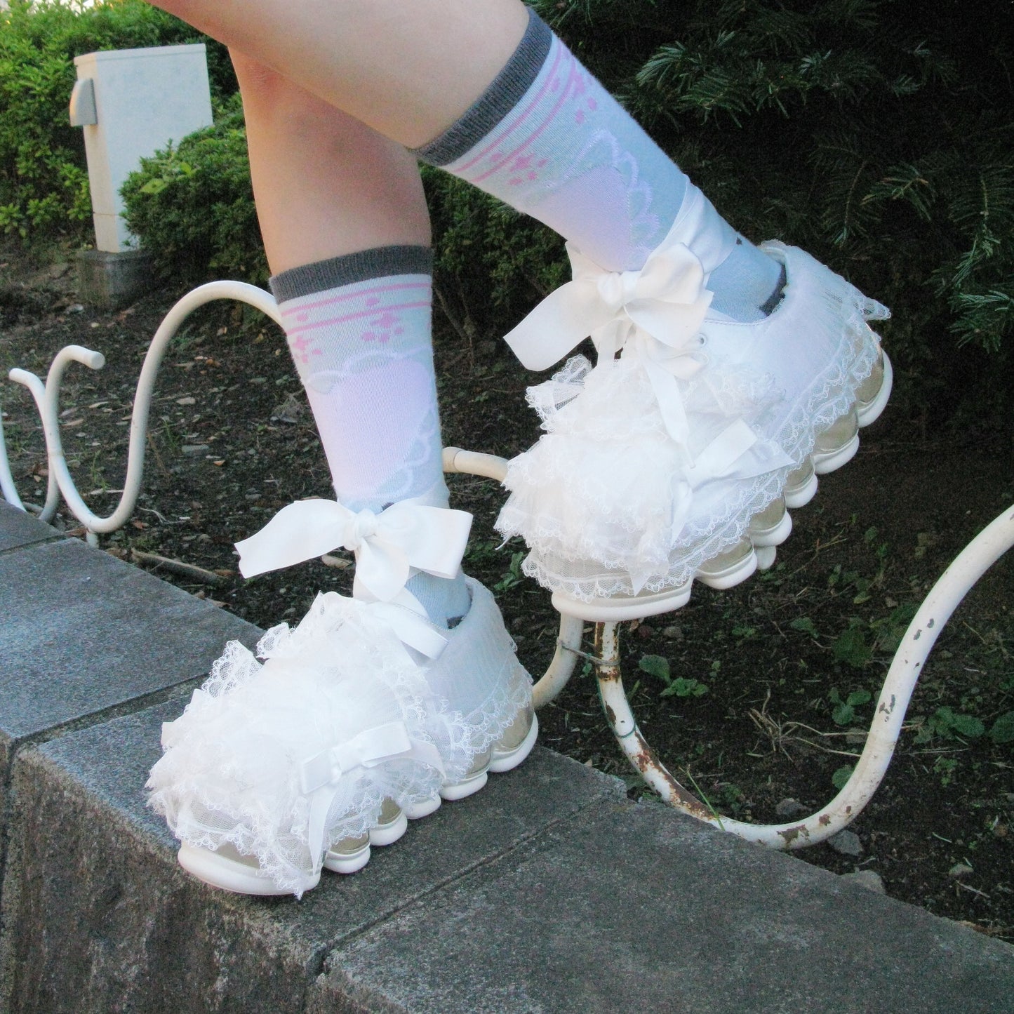 NEW "JEWELRY"CAKE / WHITE / MIKIOSAKABEフリルシューズ