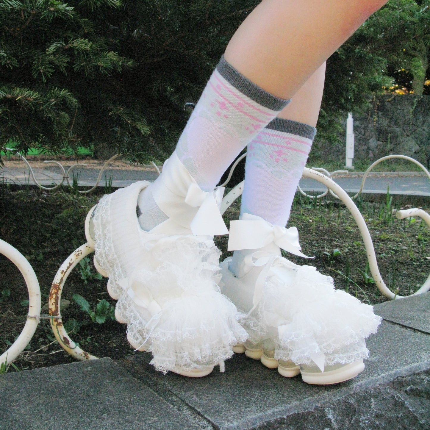 NEW "JEWELRY"CAKE / WHITE / MIKIOSAKABEフリルシューズ