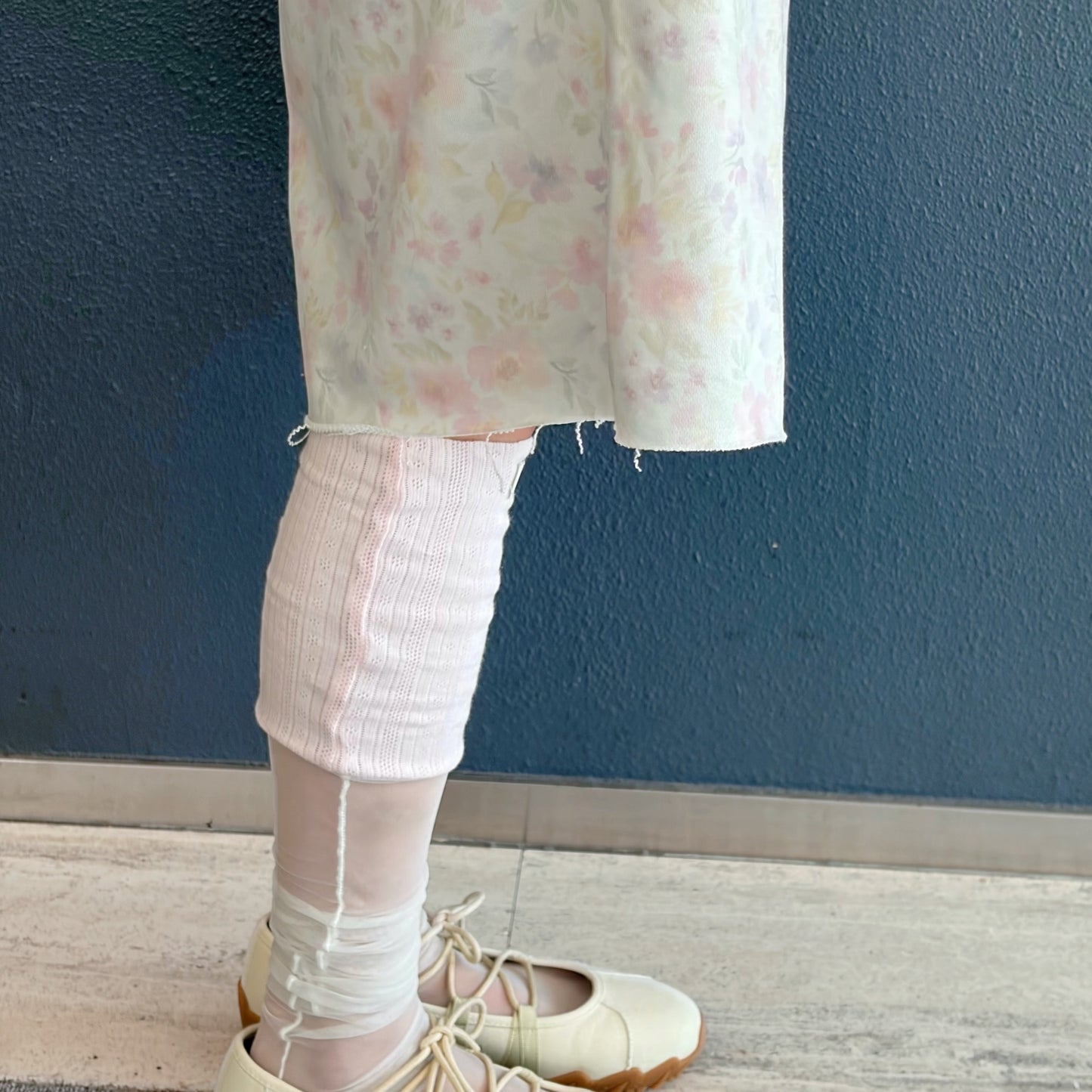 [F.E.E.S] flower bermuda pants / light grey / フラワーバミューダパンツ