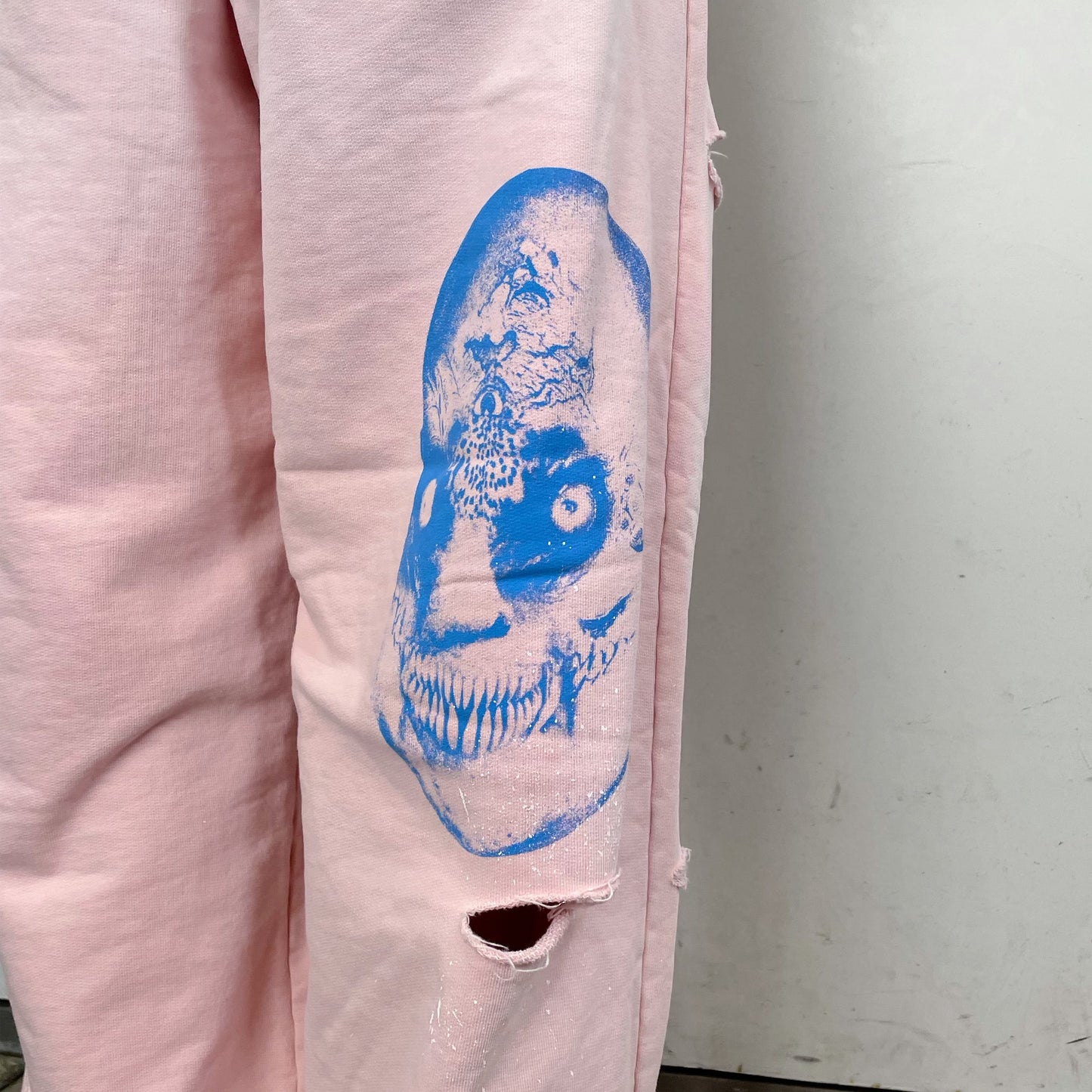 DESTROYED SWEAT PANTS BIOSTONE WASHED DAMAGE STAIN PROCESSED / PINK / ダメージスウェットパンツ
