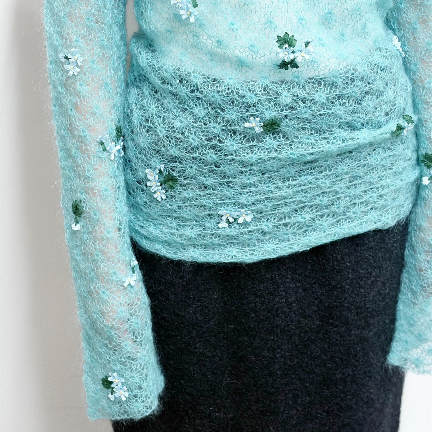 ribbon-stitched sweater / turquoise / リボン刺繍セーター