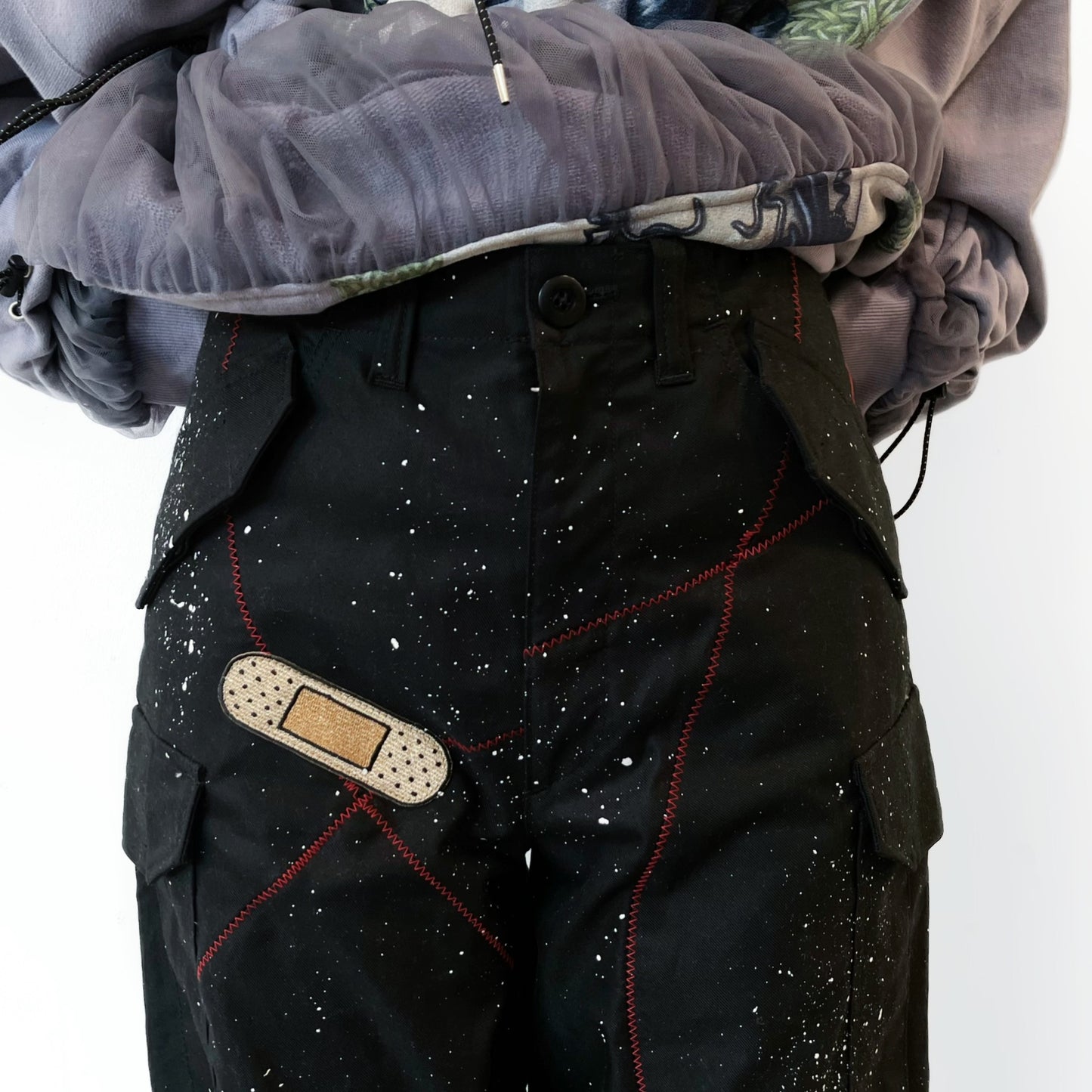 SLASH SCAR CARGO PANTS STAIN PROCESSED EMBROIDERED PATCH ARTWORK BY TREVOR BROWN / BLACK / 刺繍パッチカーゴパンツ