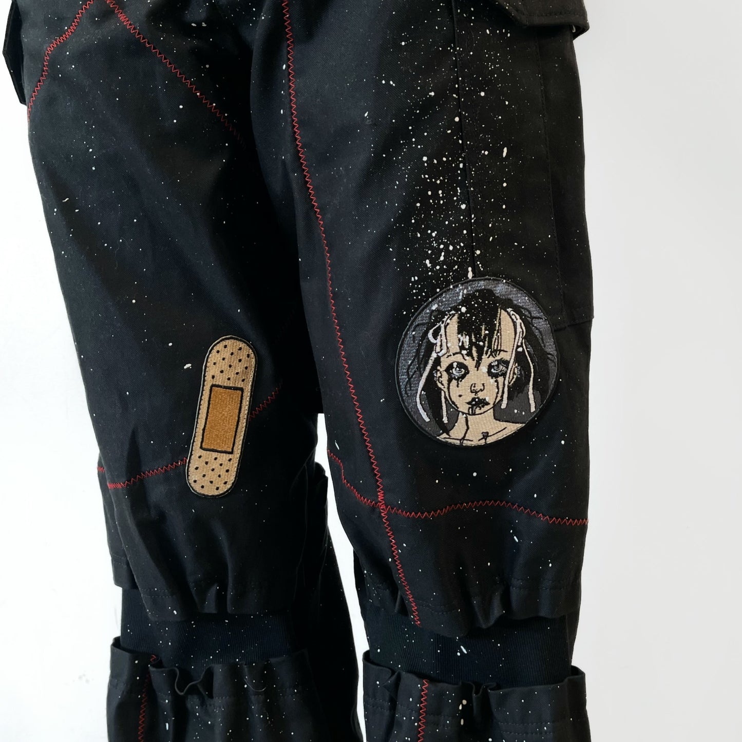 SLASH SCAR CARGO PANTS STAIN PROCESSED EMBROIDERED PATCH ARTWORK BY TREVOR BROWN / BLACK / 刺繍パッチカーゴパンツ