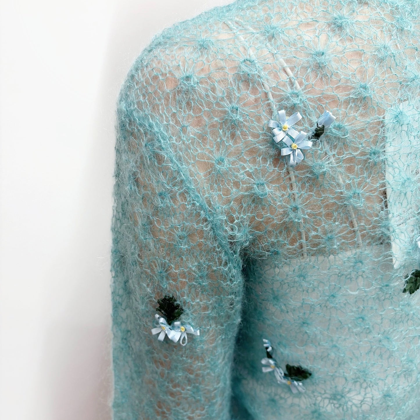 ribbon-stitched sweater / turquoise / リボン刺繍セーター
