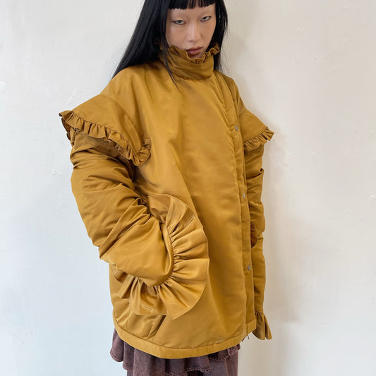 PUFFER FRILL BLOUSON / MUSTARD / フリルジャケット