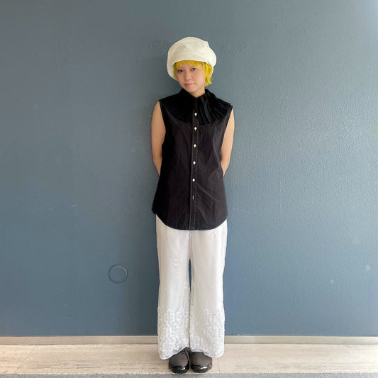 PLEATED COLLAR SLEEVELESS SHIRT / BLACK / プリーツカラースリーブレスシャツ