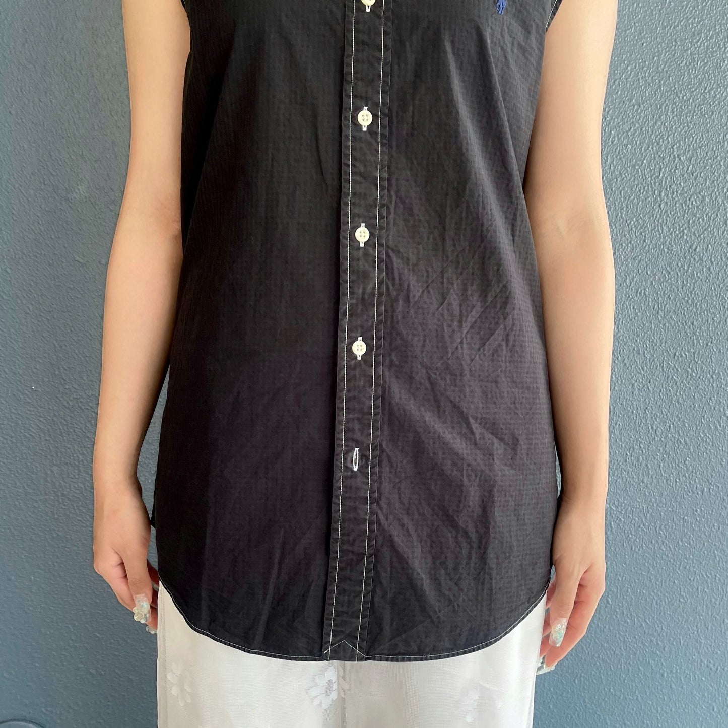PLEATED COLLAR SLEEVELESS SHIRT / BLACK / プリーツカラースリーブレスシャツ