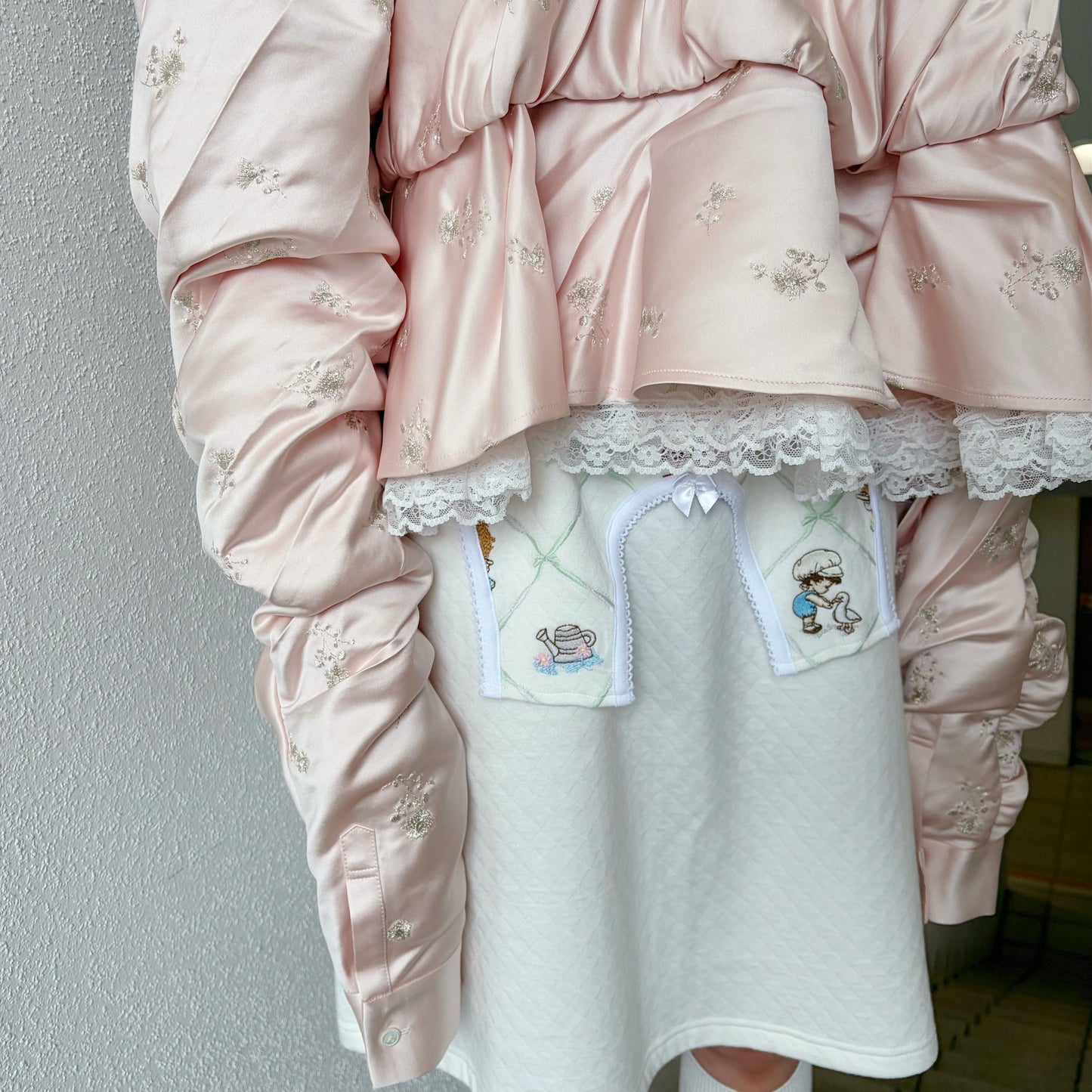 CHILDISH SHIRT / BABY PINK / サテンブラウス