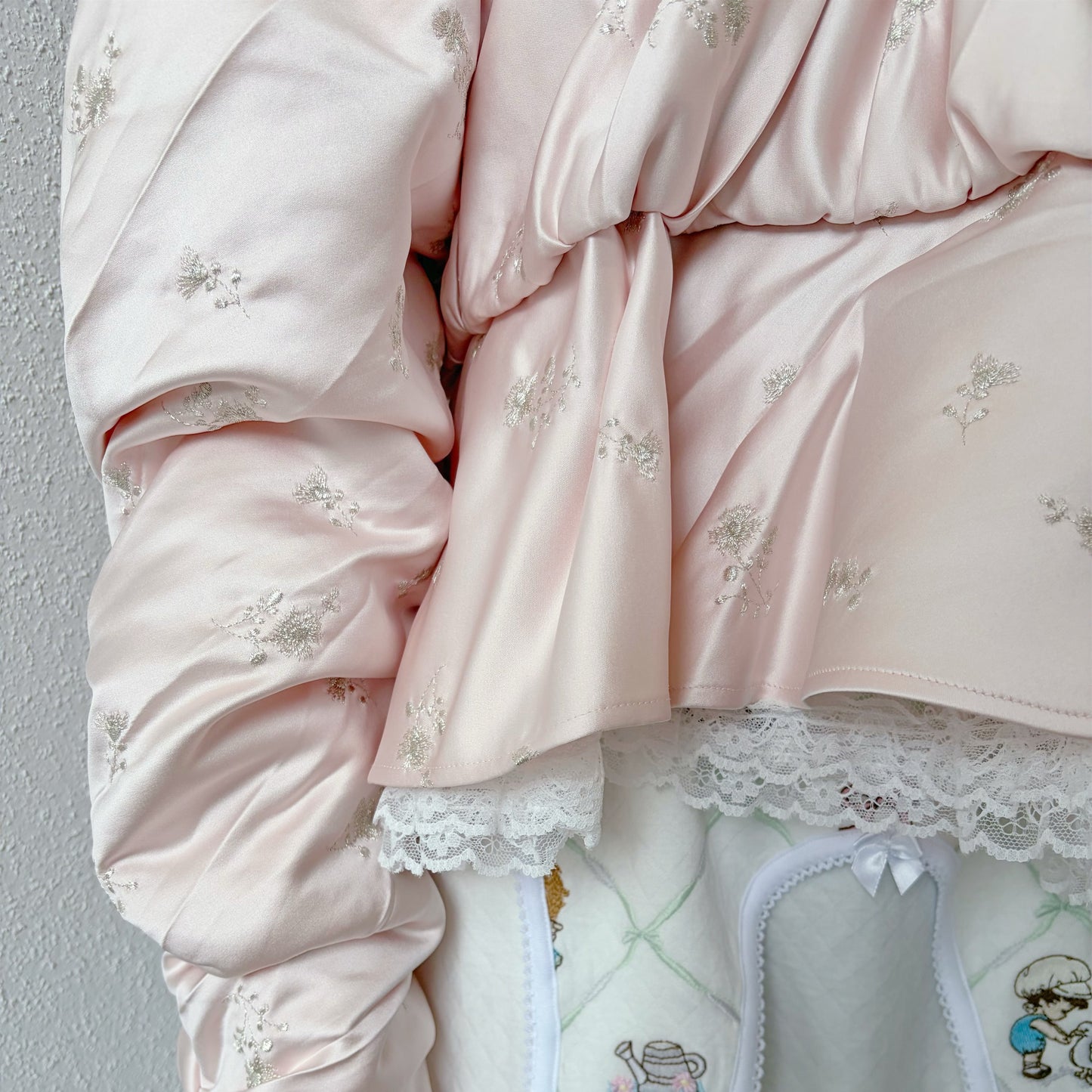 CHILDISH SHIRT / BABY PINK / サテンブラウス