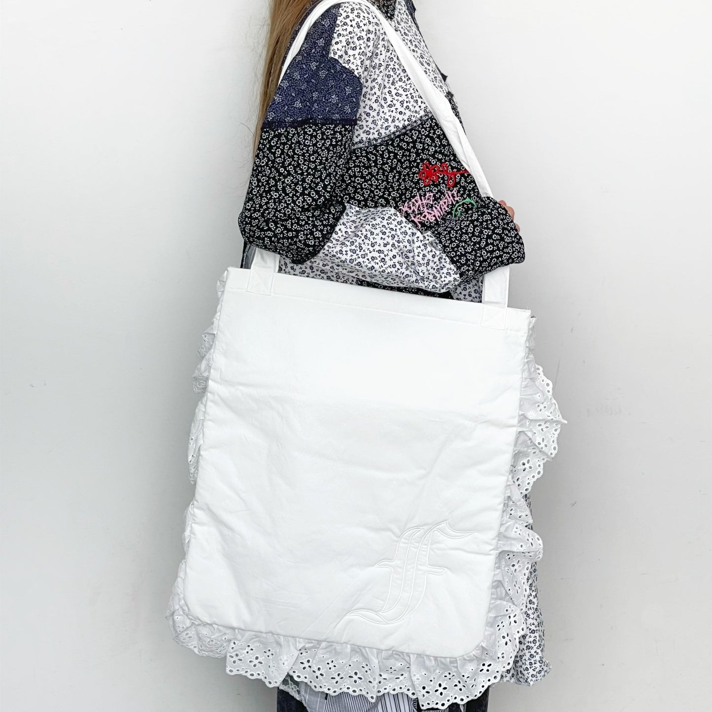 [F.E.E.S] Tea cushion ruffle big bag / ivory / ラッフルビッグバッグ