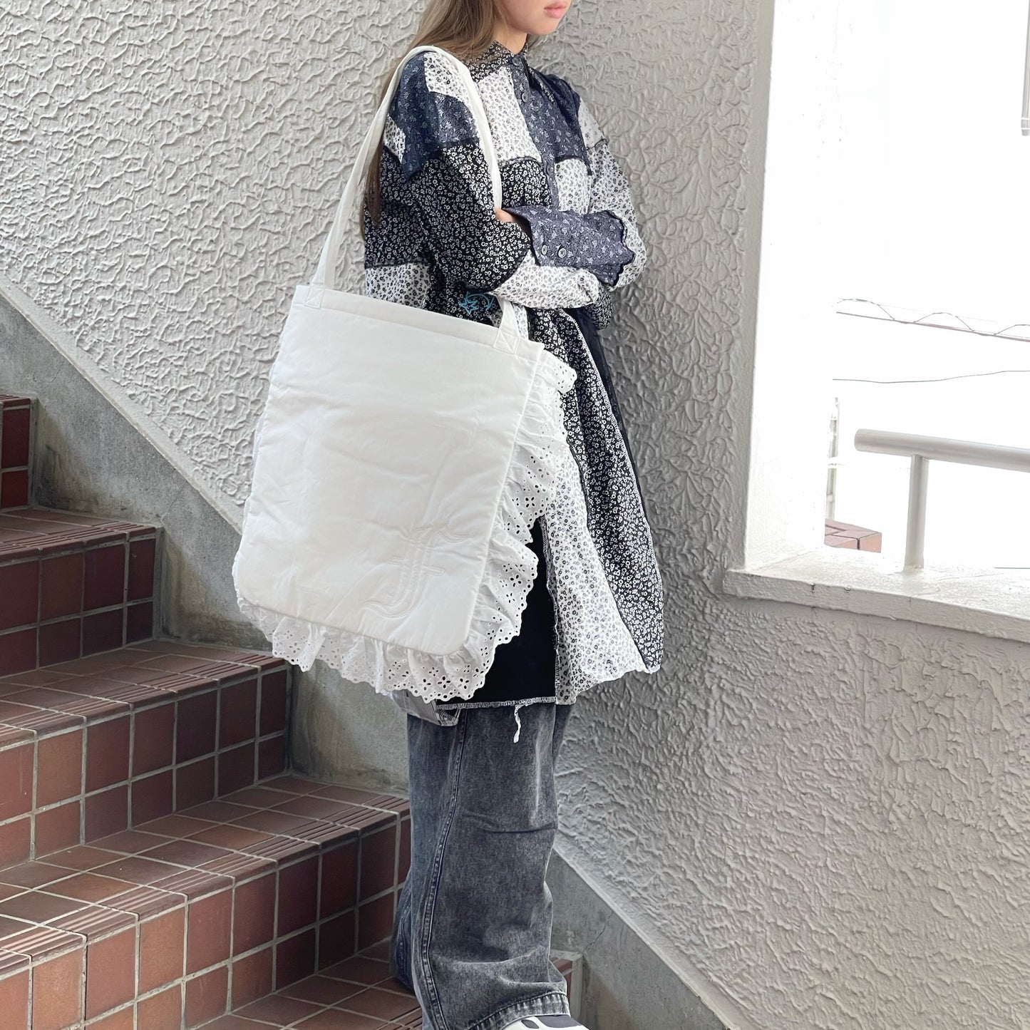 [F.E.E.S] Tea cushion ruffle big bag / ivory / ラッフルビッグバッグ