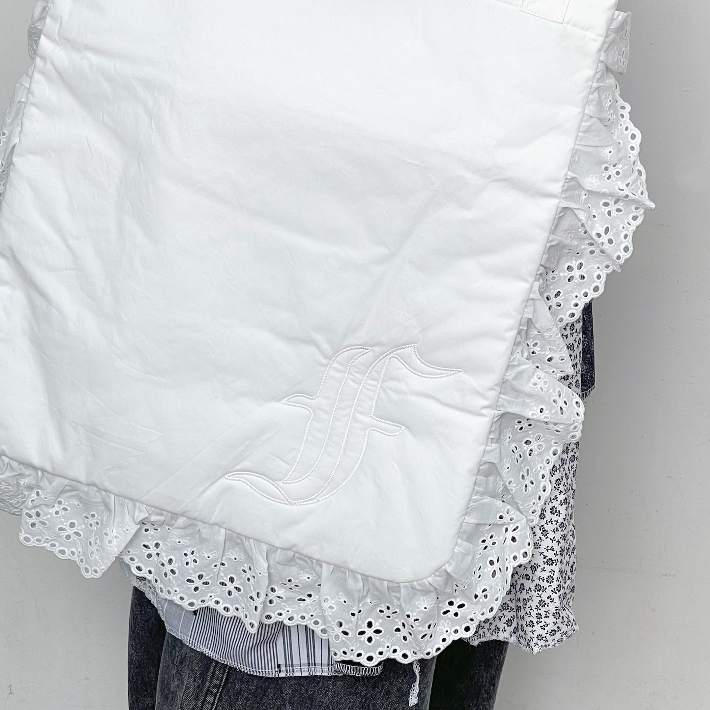 [F.E.E.S] Tea cushion ruffle big bag / ivory / ラッフルビッグバッグ