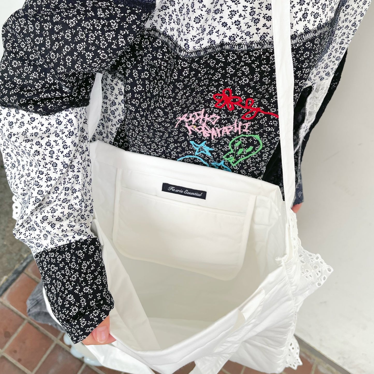 [F.E.E.S] Tea cushion ruffle big bag / ivory / ラッフルビッグバッグ