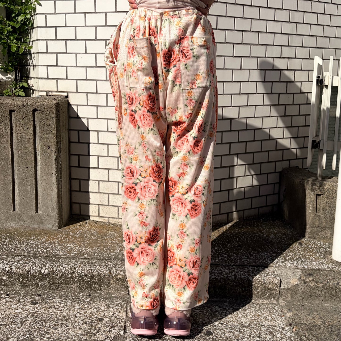 WORN FLORAL LONG PANTS / WORN FLORAL / フラワーパターンパンツ