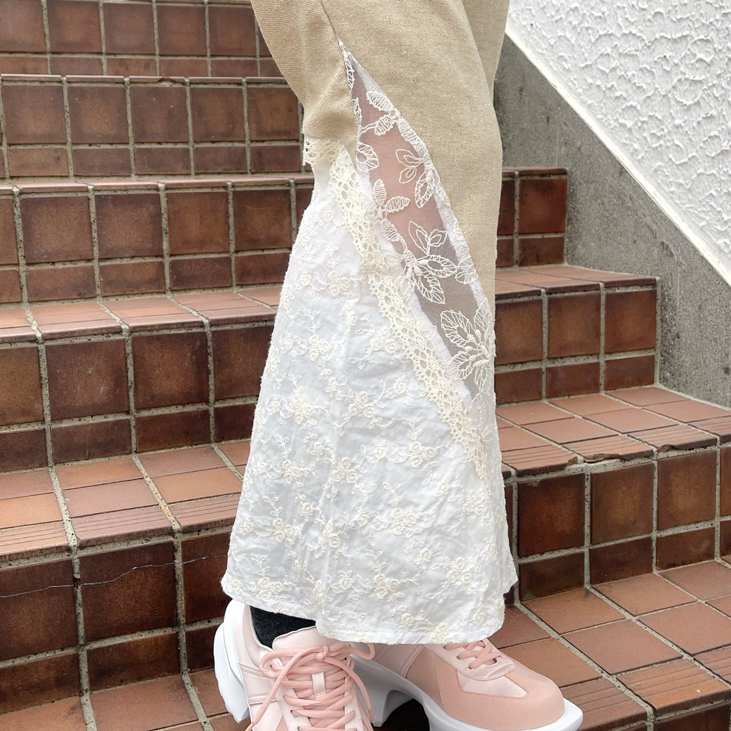 Curve Trousers / Beige / カーブパンツ