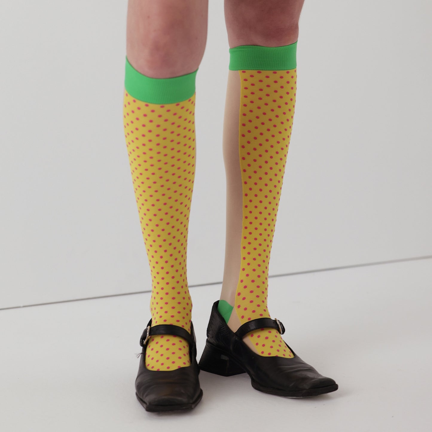 YELLOW MICRO DOT KNEE HIGHS / ソックス