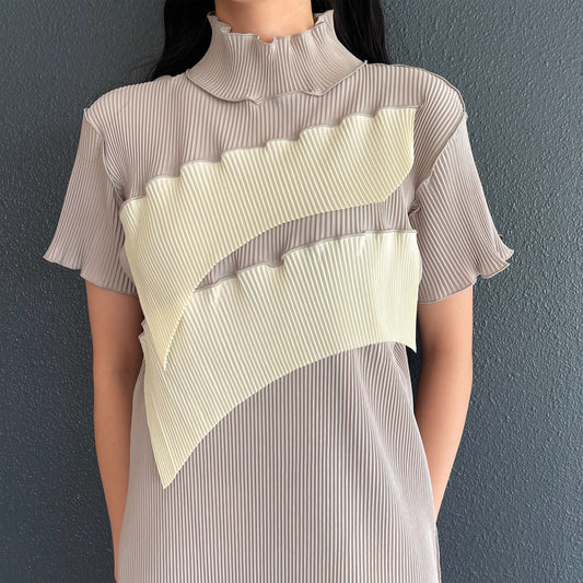 TODO WAVE SHORT-SLEEVE DRESS *HIGH NECK TYPE / GRAY / プリーツハイネックドレス