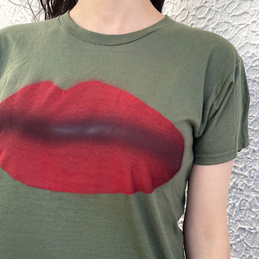 Khaki lips tee M / エアブラシTシャツ