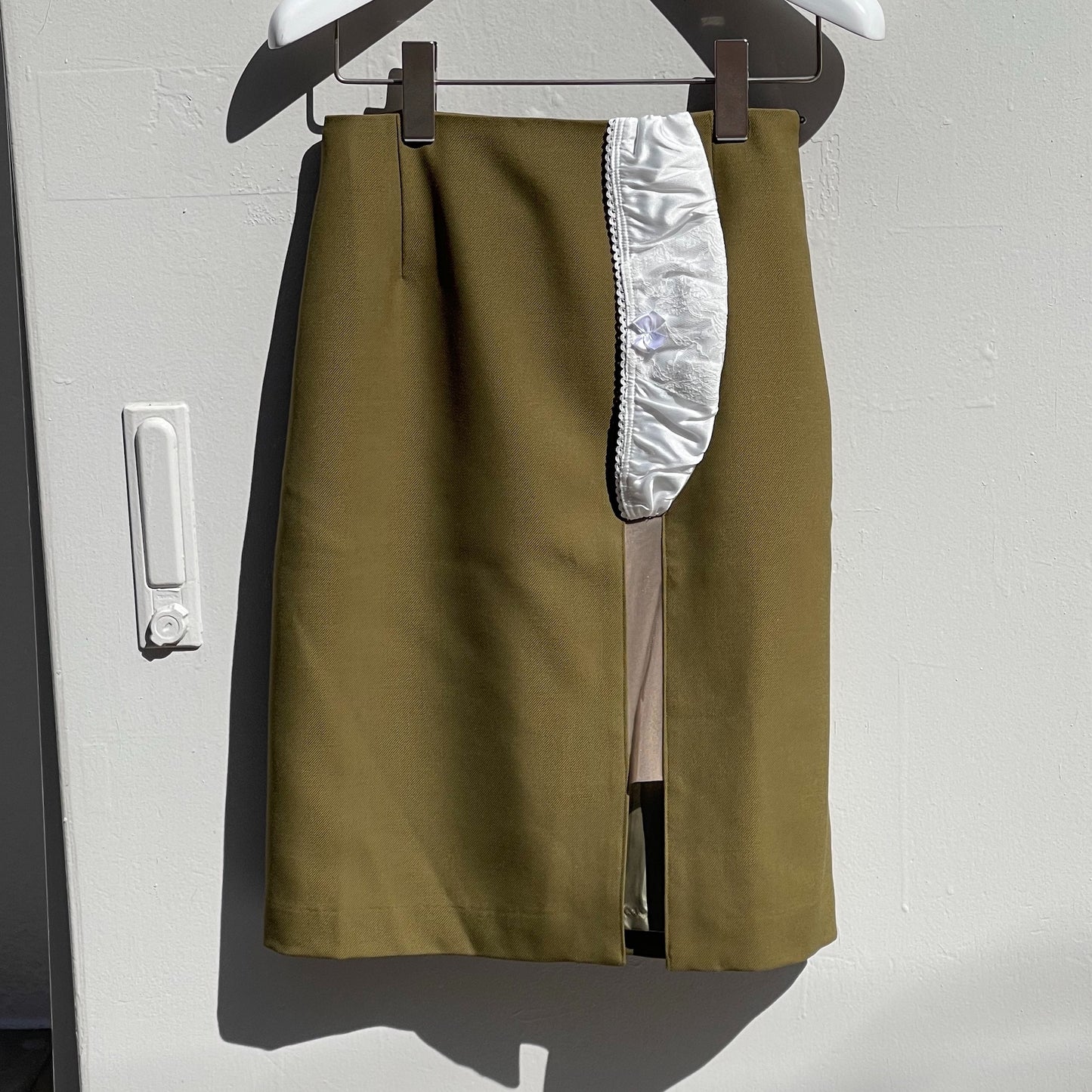 CAREER SKIRT / KHAKI / ランジェリーインスパイアスカート