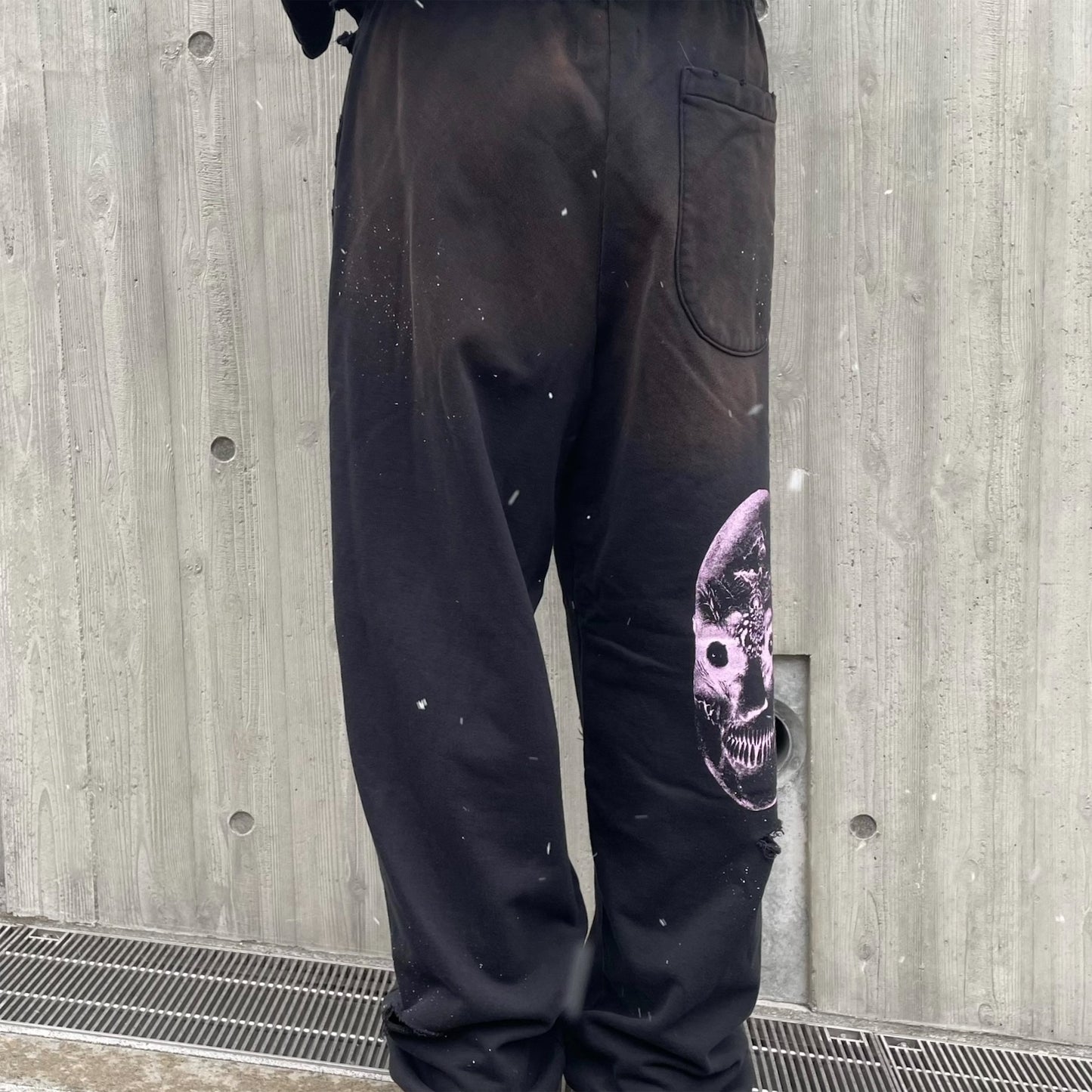 DESTROYED SWEAT PANTS BIOSTONE WASHED DAMAGE STAIN PROCESSED / BLACK / ダメージスウェットパンツ