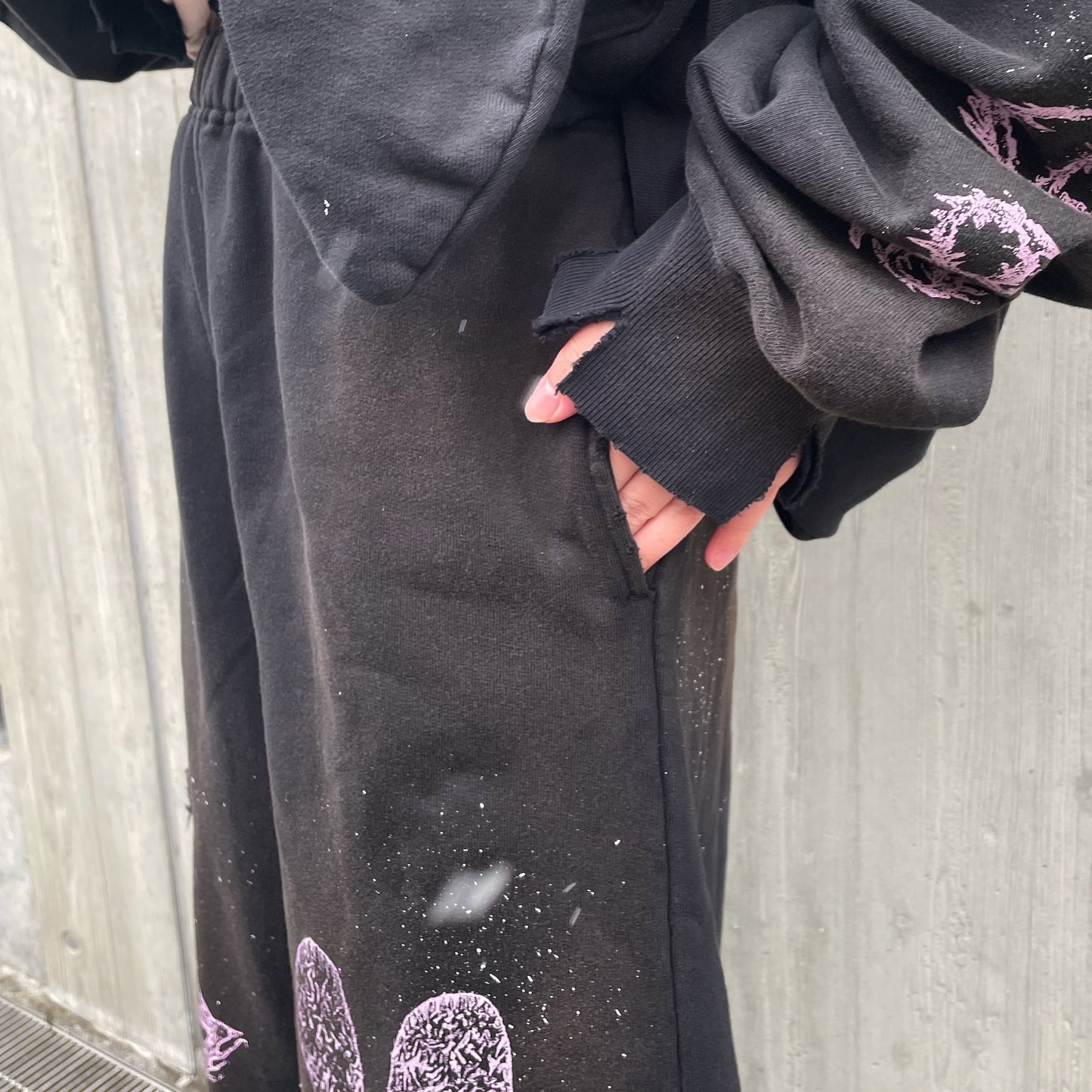DESTROYED SWEAT PANTS BIOSTONE WASHED DAMAGE STAIN PROCESSED / BLACK / ダメージスウェットパンツ